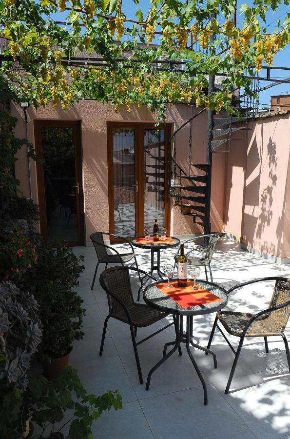 Janika Apartments Тбилиси Экстерьер фото