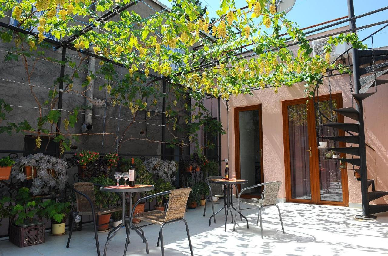 Janika Apartments Тбилиси Экстерьер фото